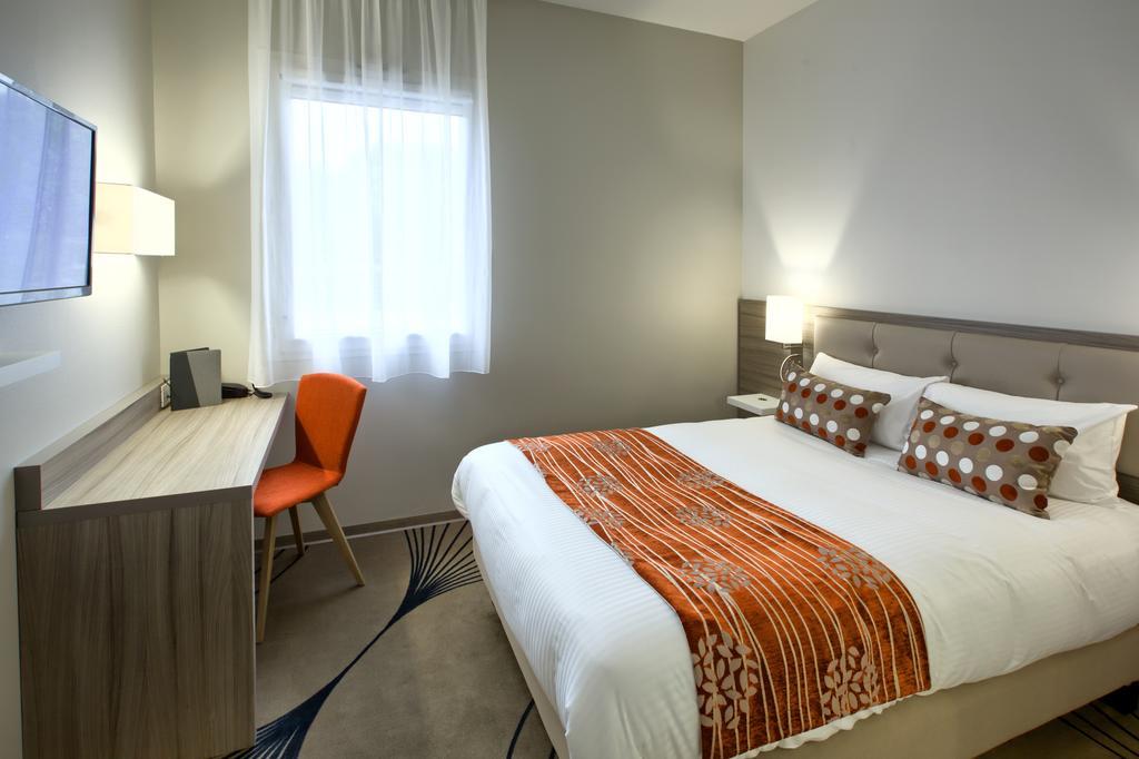 Logis Hotel Restaurant & Spa Au Comte D'Ornon 그라디냥 객실 사진