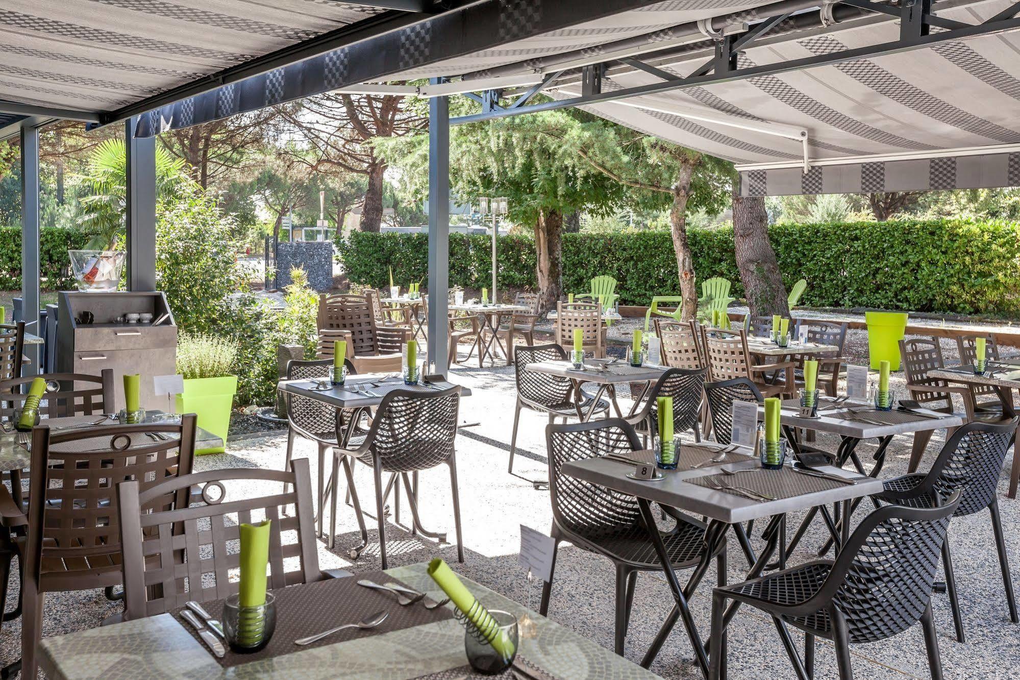 Logis Hotel Restaurant & Spa Au Comte D'Ornon 그라디냥 외부 사진